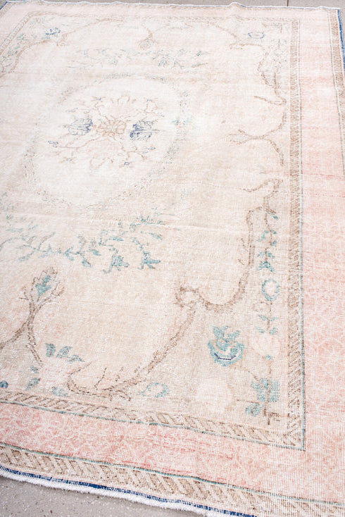 Vintage Sparta Area Rug (7' x 9')
